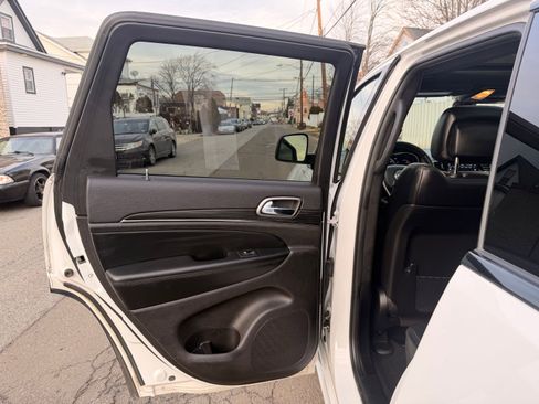 Used 2021 Jeep Grand Cherokee Limited X image 24