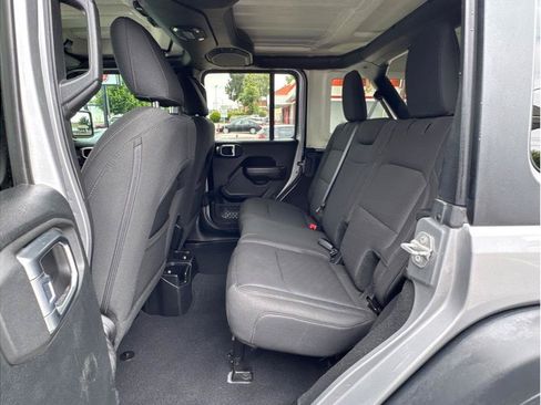 Used 2018 Jeep Wrangler Unlimited Sport S AWD/4WD image 18