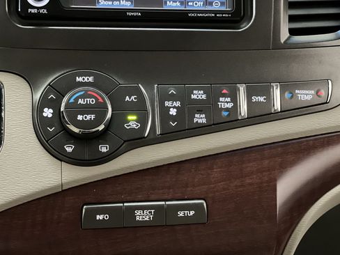 Used 2014 Toyota Sienna XLE w/ Entertainment Package FWD image 20
