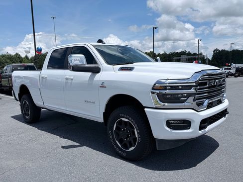 Used 2026 RAM 2500 Laramie AWD/4WD image 2
