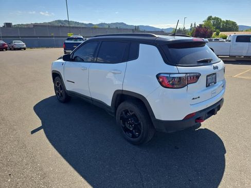 Used 2023 Jeep Compass Trailhawk w/ Trailhawk Convenience Group AWD/4WD image 3