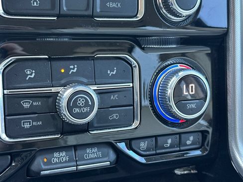 Used 2024 GMC Yukon Denali AWD/4WD image 30