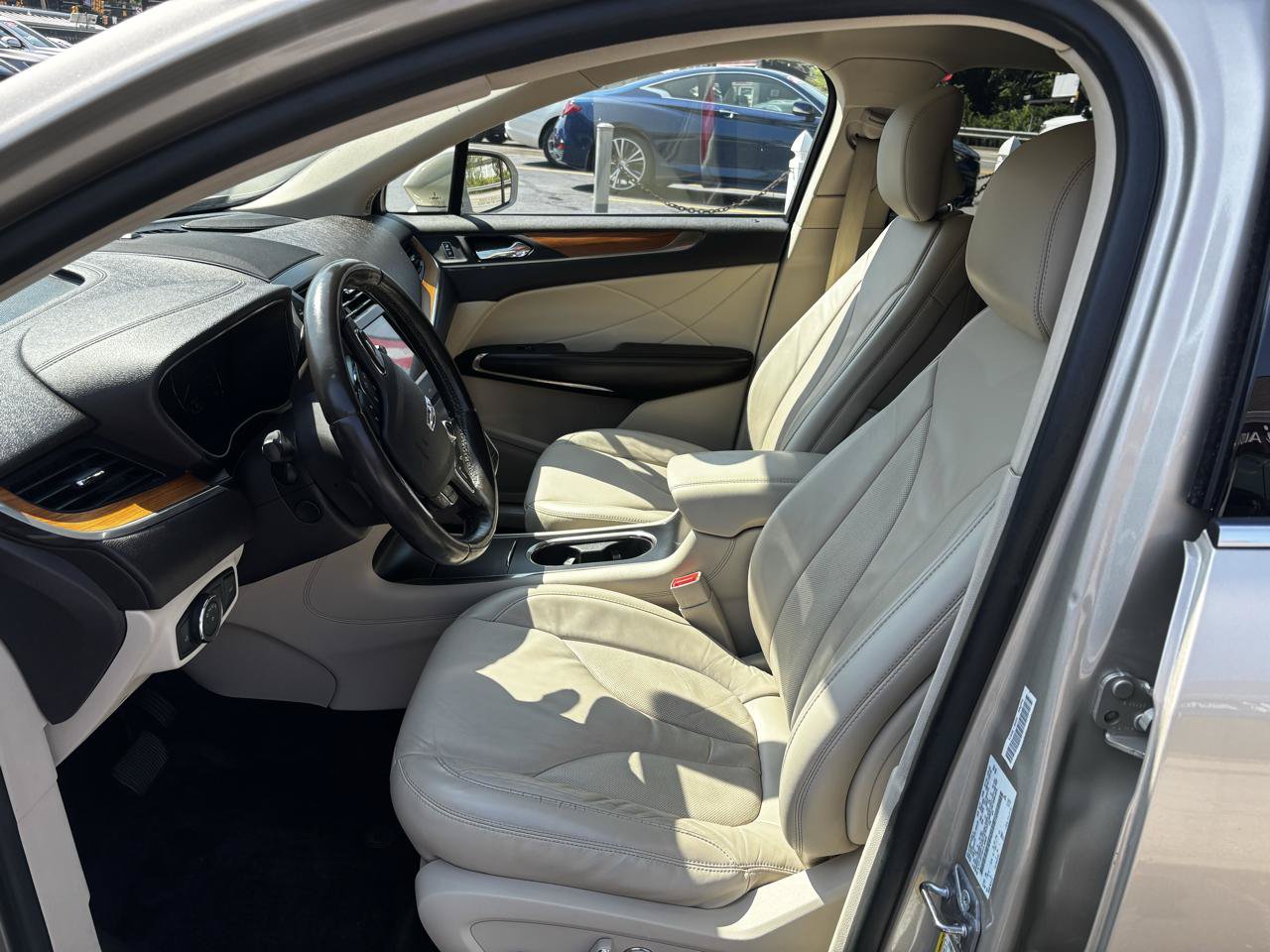 Used 2017 Lincoln MKC Reserve w/ Lincoln MKC Climate Package AWD/4WD image 11