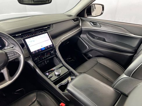 Used 2022 Jeep Grand Cherokee Limited image 24