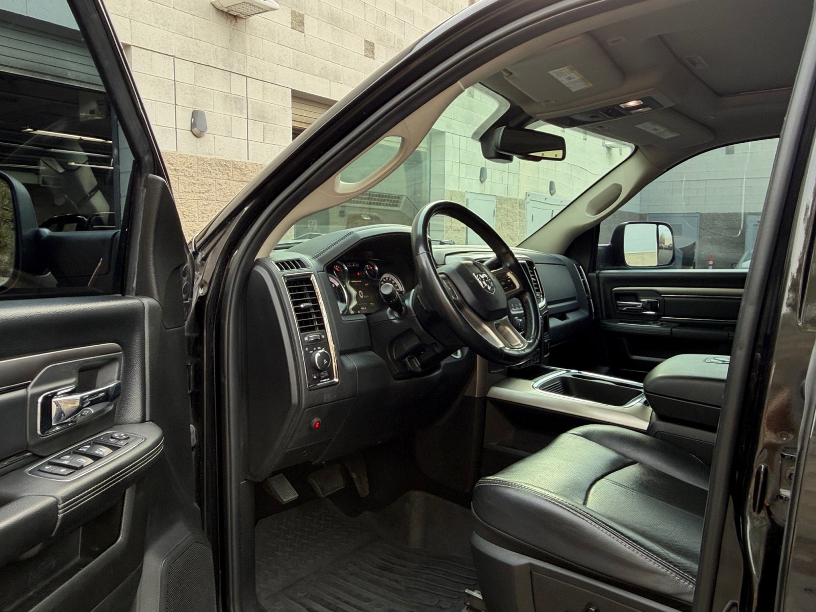 Used 2018 RAM 2500 Laramie w/ Sport Appearance Group AWD/4WD image 10