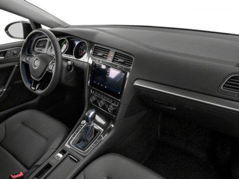 Used 2017 Volkswagen e-Golf SE image 16