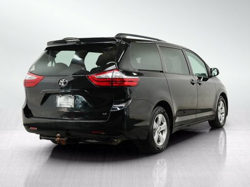 Used 2017 Toyota Sienna LE FWD image 5