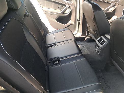 Used 2021 Volkswagen Tiguan SE R-Line image 11