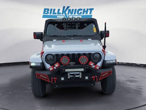 Used 2024 Jeep Gladiator Sport image 8