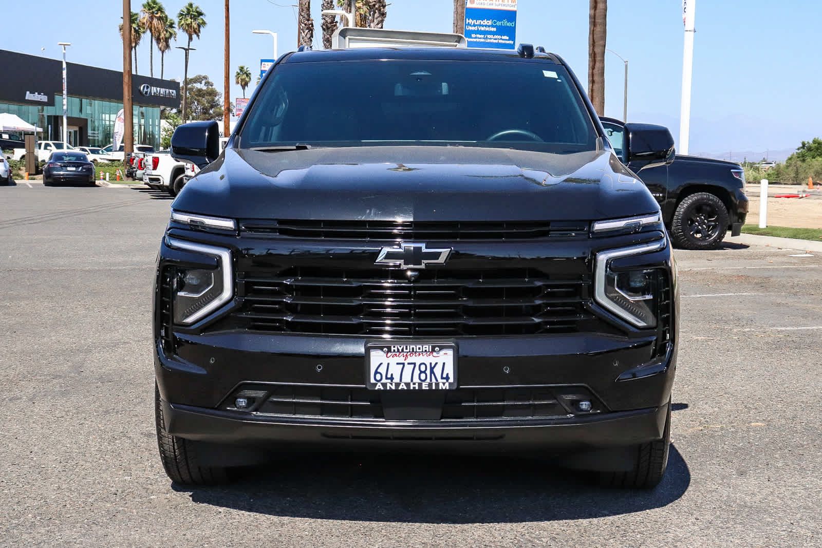 Used 2025 Chevrolet Suburban RST AWD/4WD image 2