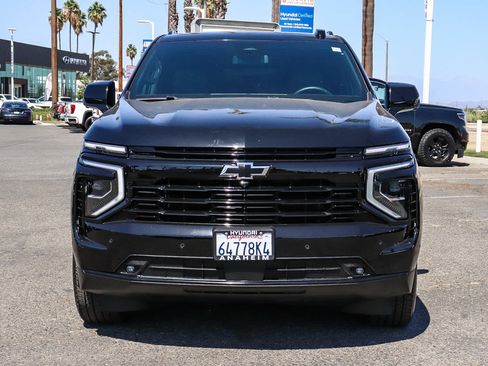Used 2025 Chevrolet Suburban RST AWD/4WD image 2