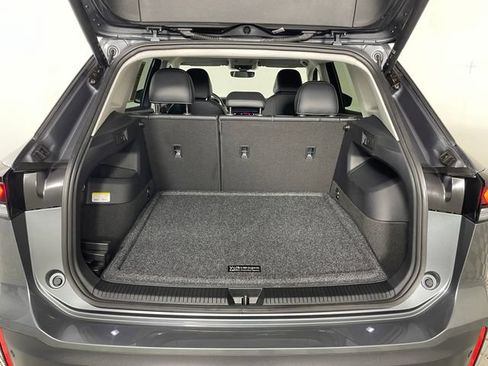 Used 2025 Volkswagen Tiguan SE FWD image 18