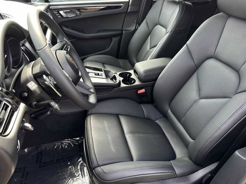 Used 2024 Porsche Macan image 26