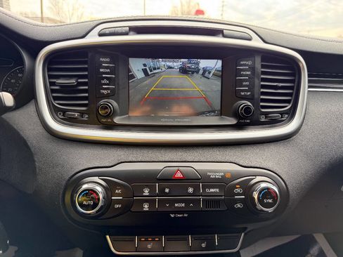 Used 2018 Kia Sorento FWD image 24