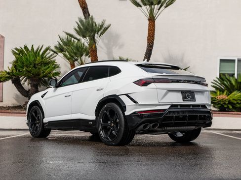 Used 2024 Lamborghini Urus S image 3