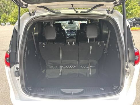 Certified 2026 Chrysler Pacifica Limited w/ S Appearance Package FWD image 20