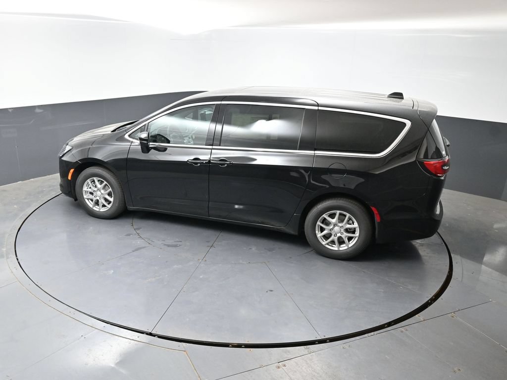 New 2027 Chrysler Pacifica Select w/ Family Tech Group FWD image 36