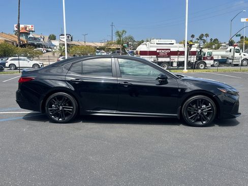 New 2026 Toyota Camry Hybrid FWD image 6