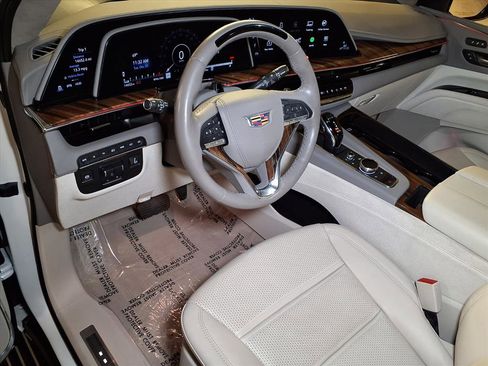 Certified 2024 Cadillac Escalade Premium Luxury Platinum image 3