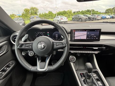 Used 2024 Alfa Romeo Tonale Ti w/ Premium Interior Package AWD/4WD image 15