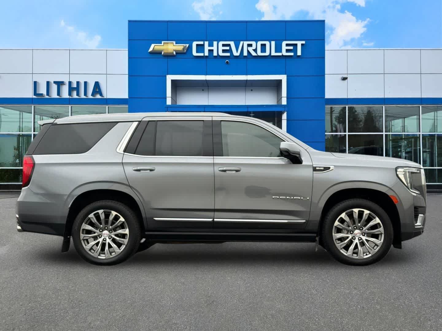 Used 2021 GMC Yukon Denali w/ Denali Ultimate Package AWD/4WD image 8