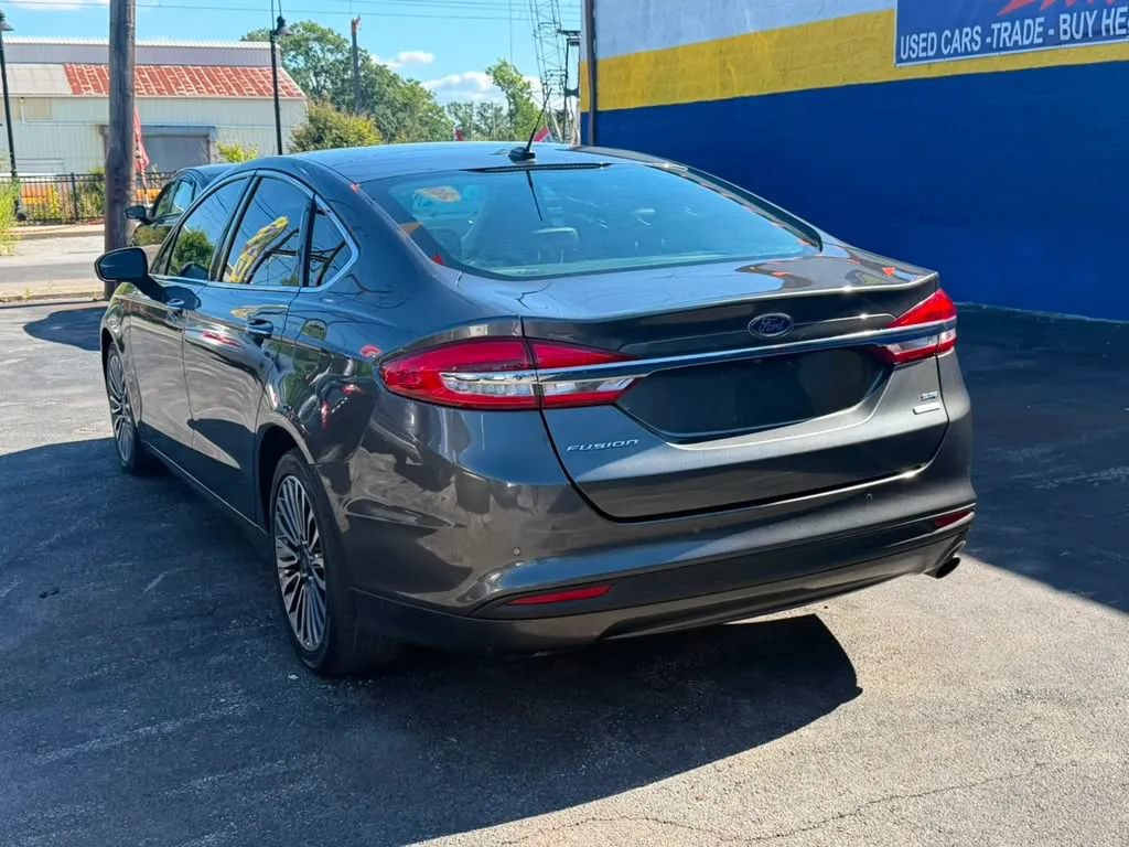 Used 2018 Ford Fusion SE w/ Fusion SE Technology Package FWD image 7