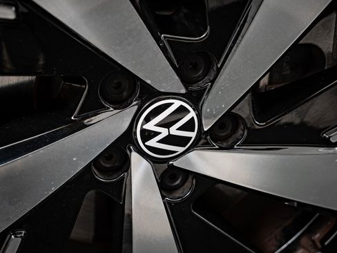 Used 2023 Volkswagen ID.4 Pro S image 8