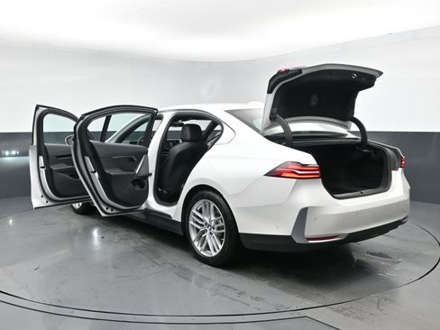 Used 2025 BMW 530i image 30