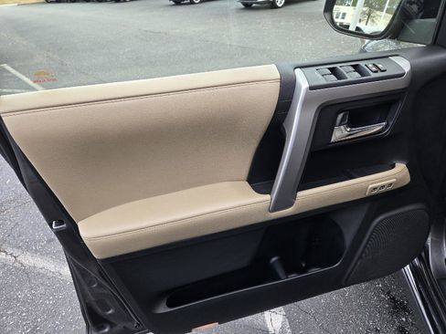 Used 2018 Toyota 4Runner Limited image 19