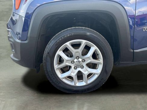 Used 2016 Jeep Renegade Latitude AWD/4WD image 16