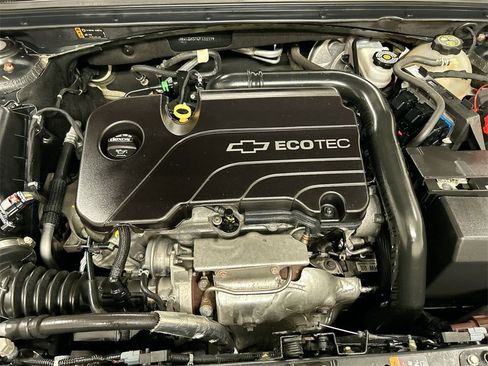 Used 2018 Chevrolet Malibu LT image 23