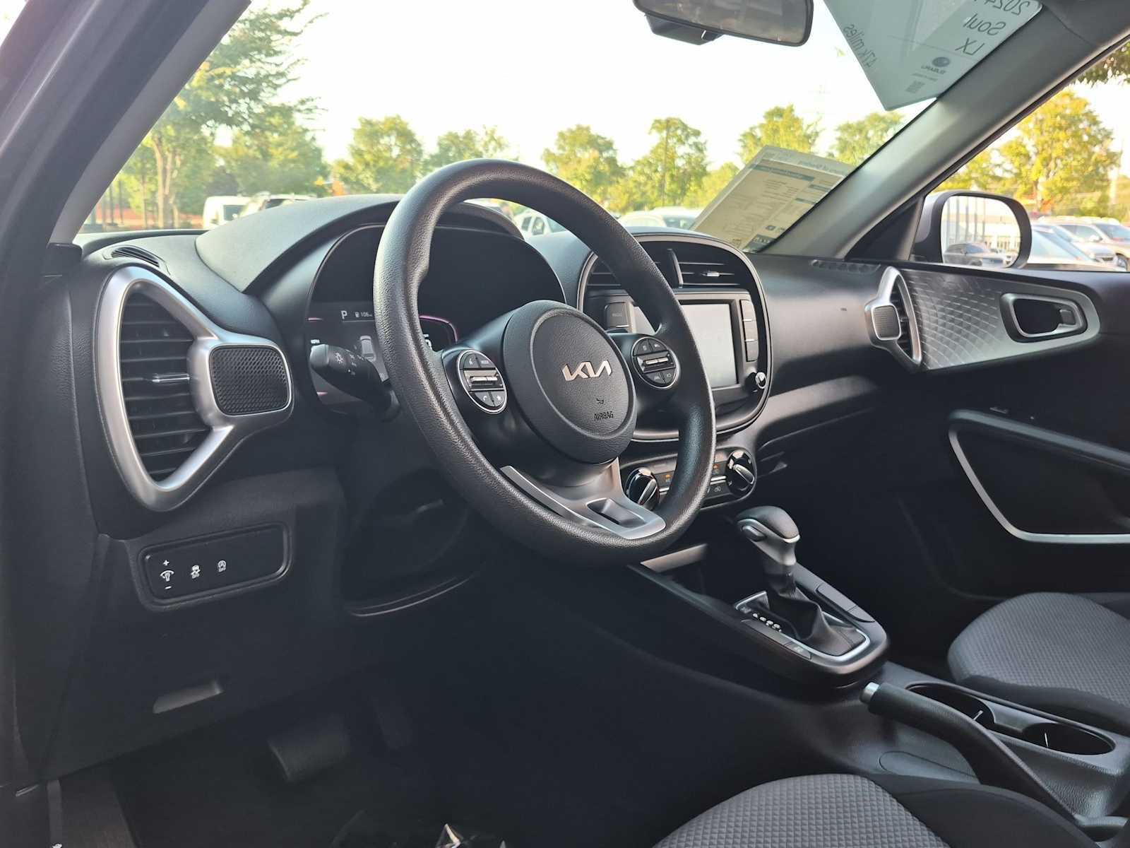 Used 2024 Kia Soul LX w/ Option Group 015 FWD image 10