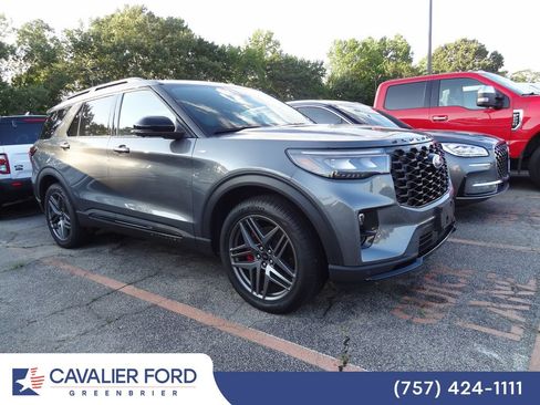 Used 2026 Ford Explorer ST-Line w/ ST-Line Street Pack AWD/4WD image 2
