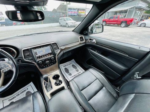 Used 2017 Jeep Grand Cherokee Overland RWD image 19