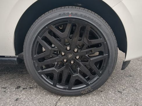 New 2026 Ford Expedition Platinum w/ Stealth Performance Package AWD/4WD image 9