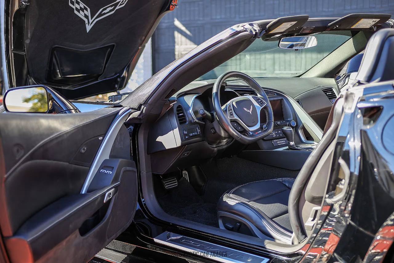 Used 2019 Chevrolet Corvette Z06 RWD image 12