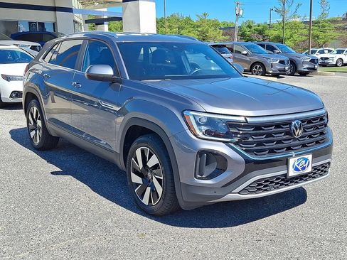 Used 2024 Volkswagen Atlas Cross Sport SE AWD/4WD image 3