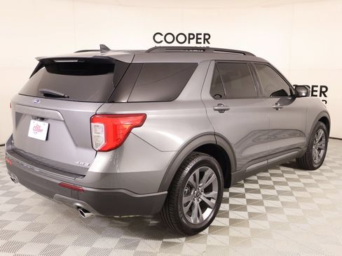 Used 2022 Ford Explorer XLT w/ Equipment Group 202A AWD/4WD image 22