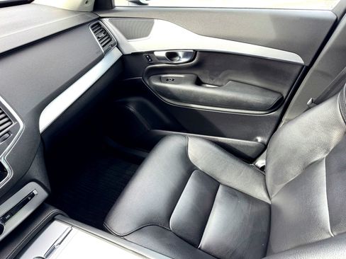 Used 2018 Volvo XC90 T5 Momentum w/ Convenience Package image 32