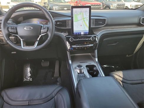 Certified 2023 Ford Explorer Platinum w/ Technology Package image 5