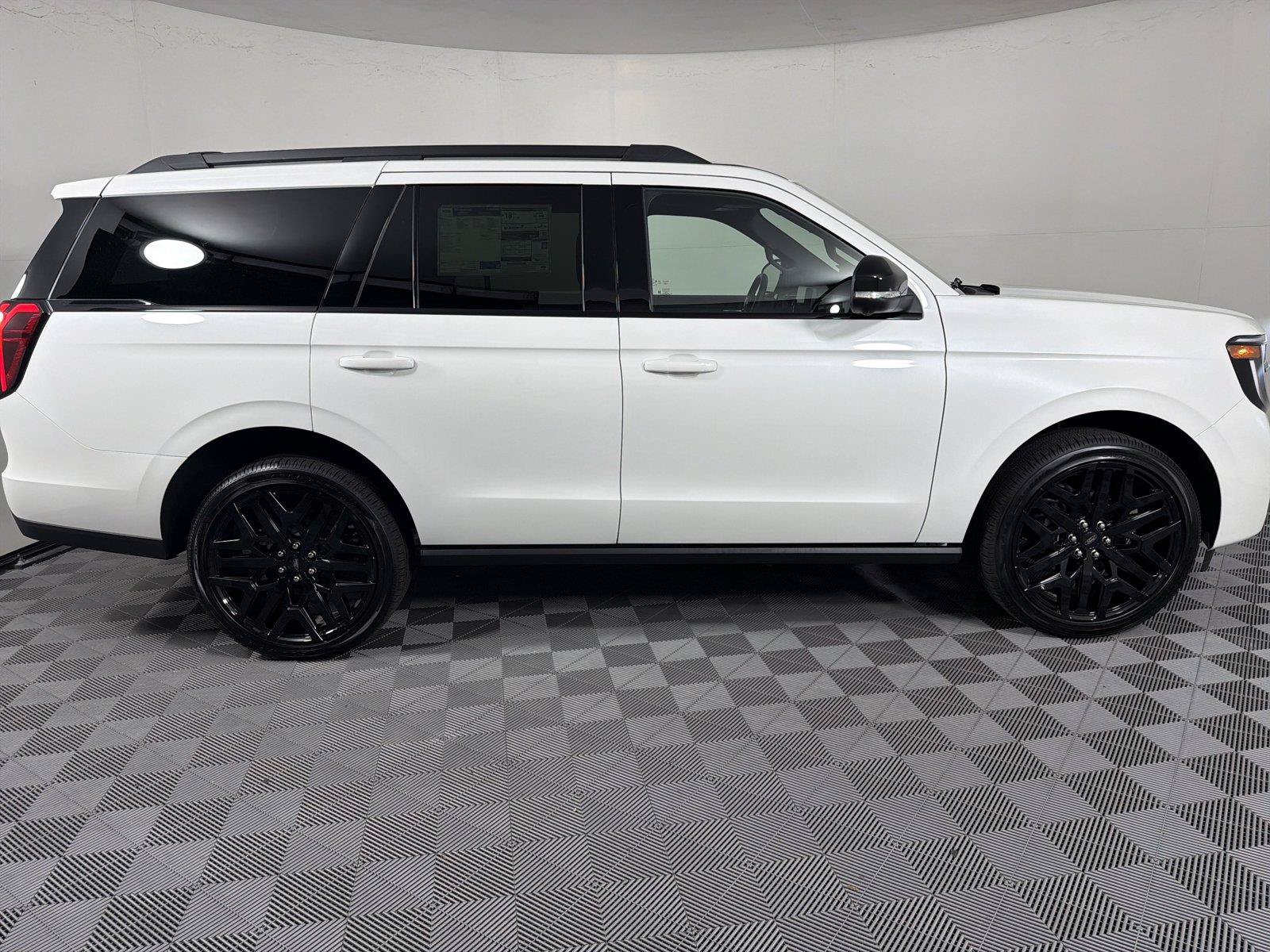 New 2027 Ford Expedition Platinum w/ Stealth Performance Package AWD/4WD image 8
