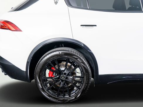 Used 2025 Maserati Grecale Modena image 8