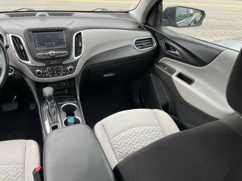 Used 2022 Chevrolet Equinox LT w/ Driver Convenience Package image 10