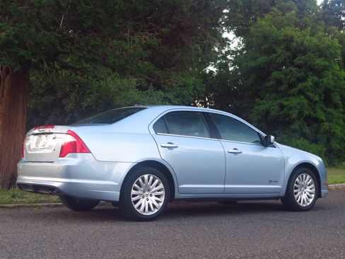 Used 2010 Ford Fusion Hybrid FWD image 4