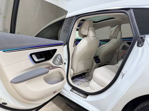 Used 2023 Mercedes-Benz EQS 580 4MATIC Sedan image 37
