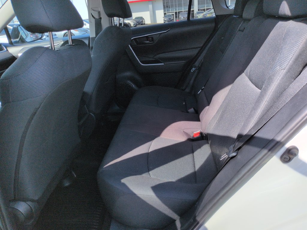Used 2021 Toyota RAV4 LE AWD/4WD image 25