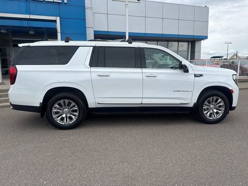 Used 2022 GMC Yukon XL Denali w/ Advanced Technology Package AWD/4WD image 6