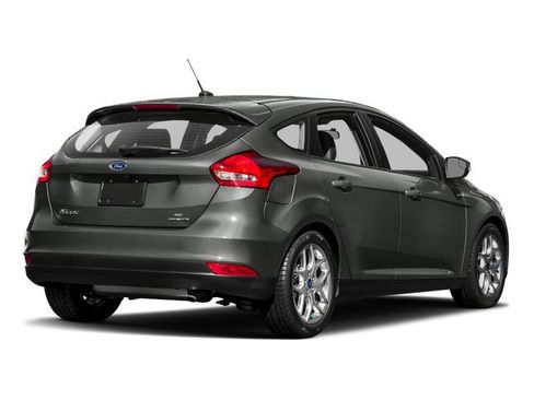 Used 2017 Ford Focus SE FWD image 2