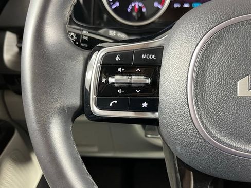 Used 2024 Kia Carnival EX FWD image 15