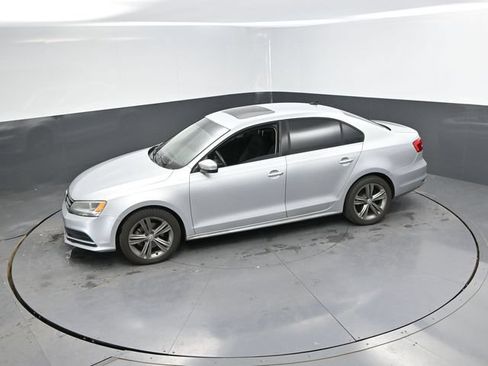 Used 2015 Volkswagen Jetta TDI SE FWD image 35